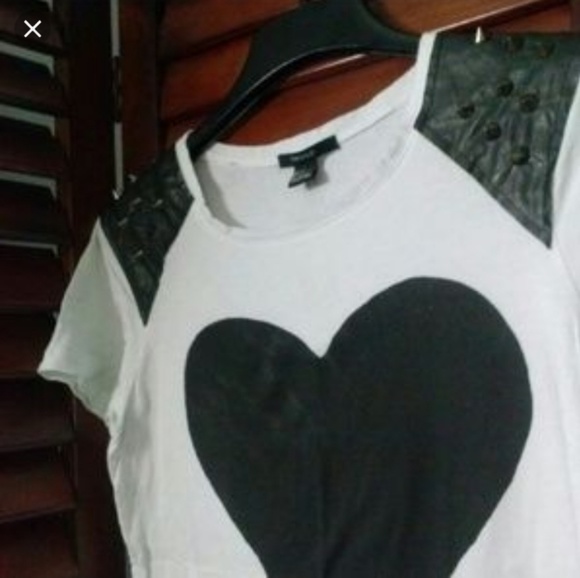 Forever 21 top Bleeding heart size Small. - Picture 3 of 3